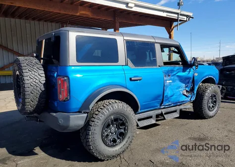 2023 Ford Bronco Base z USA, uszkodzony, nr VIN 1FMEE5DP7PLA92613